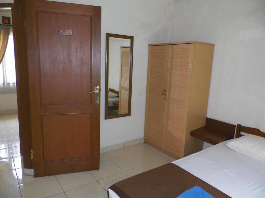 Puri Larasati Hotel *